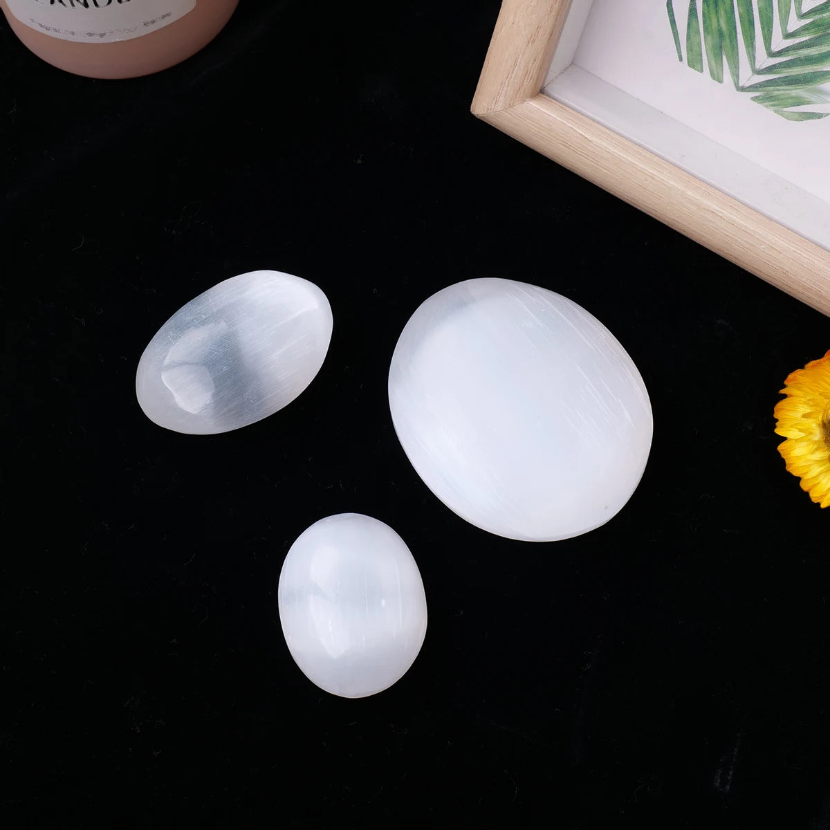 1PC Natural Crystal White Selenite Palm Stone Mind Healing Finger Massage Stone Feng Feng Shui