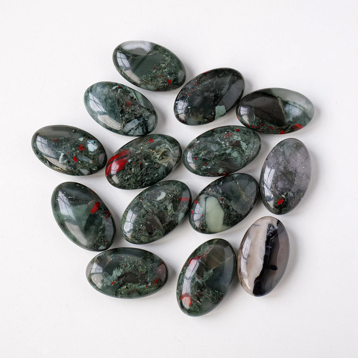 1PC Natural Crystals Gems Africa Blood Palm Stone Healing Worry Stone Witchcraft Supplies Meditation Spiritual Decor