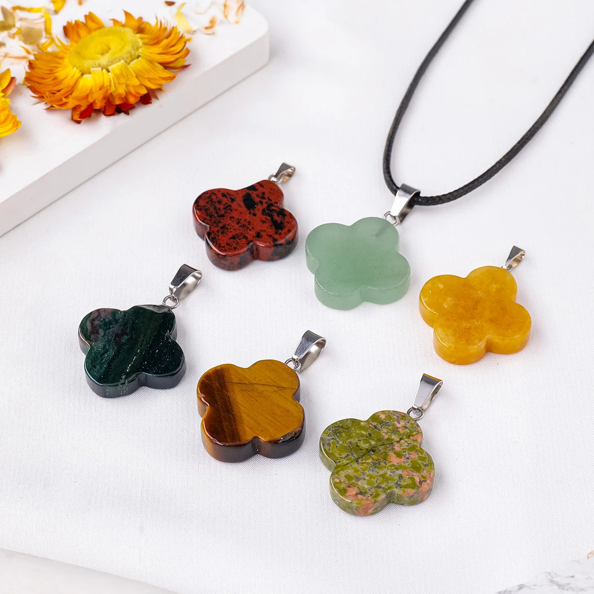 1PC Natural crystal Lucky Flower Crystal Necklace Holiday Style Pendant Jewelry Women Gifts Healing Crystals DIY Jewelry