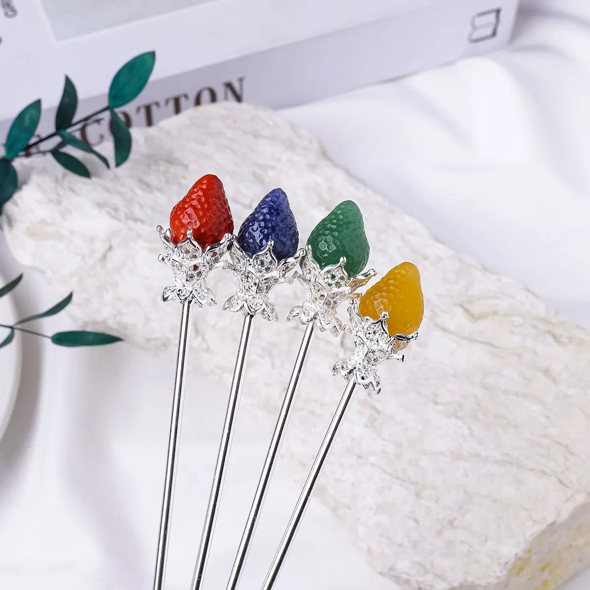 1pc Natural Crystal Strawberry Hairpin Fruit Statue Hair Clip Headwear Accessories for Women Girls Retro Jewelry