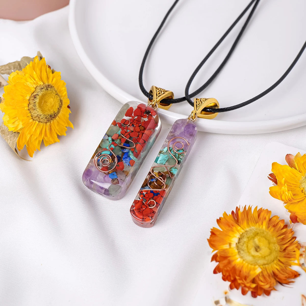 1pc Natural Healing Crystal Gravel Stone Ogen Pendant Necklace Adjustable Resin Necklace Shield Jewelry for Women Men