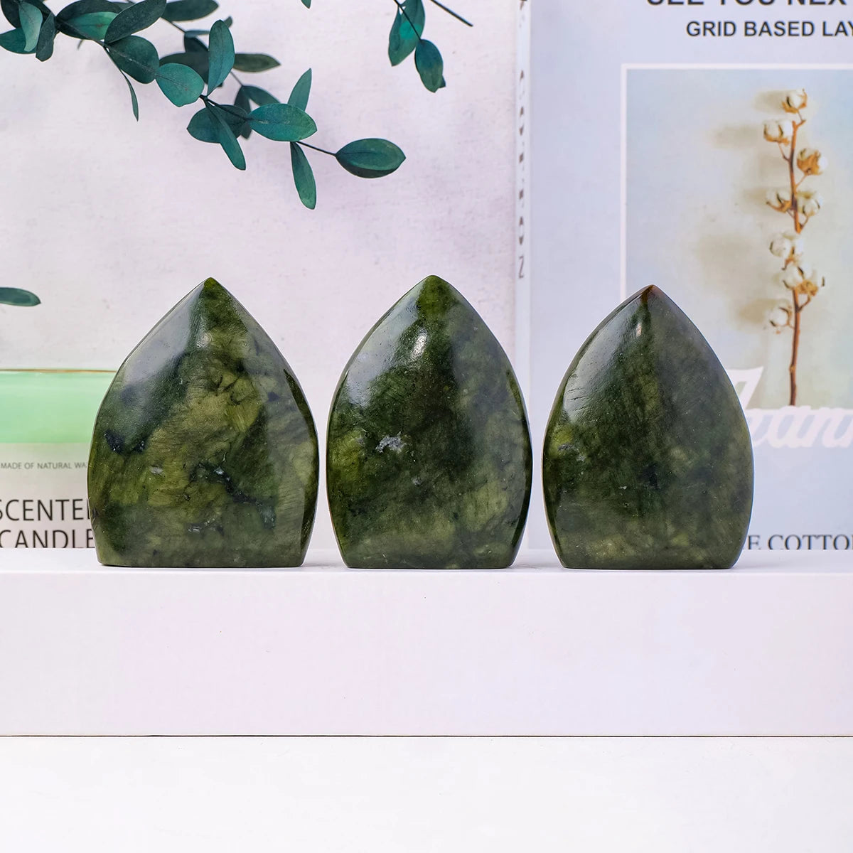 1pc Natural Stone Sculpture Green Jade Flame Shape Crafts Witchcraft Crystal Carving Energy Gem Summer home garden decor