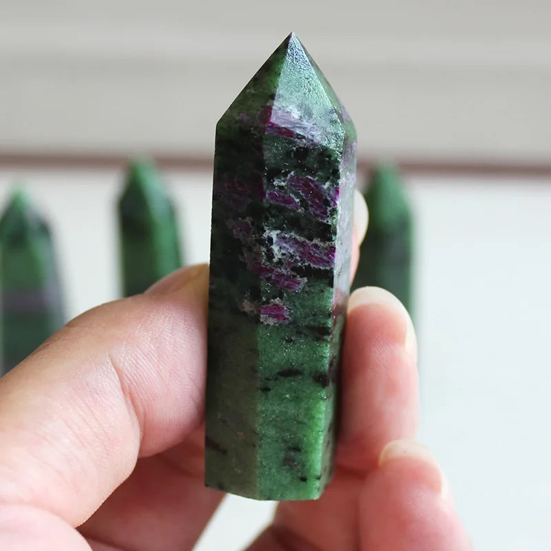 Buyde Beautiful natural crystal column epidote crystal Raw stone grinding six prism Crystal craftwork 5-7cm ZH40