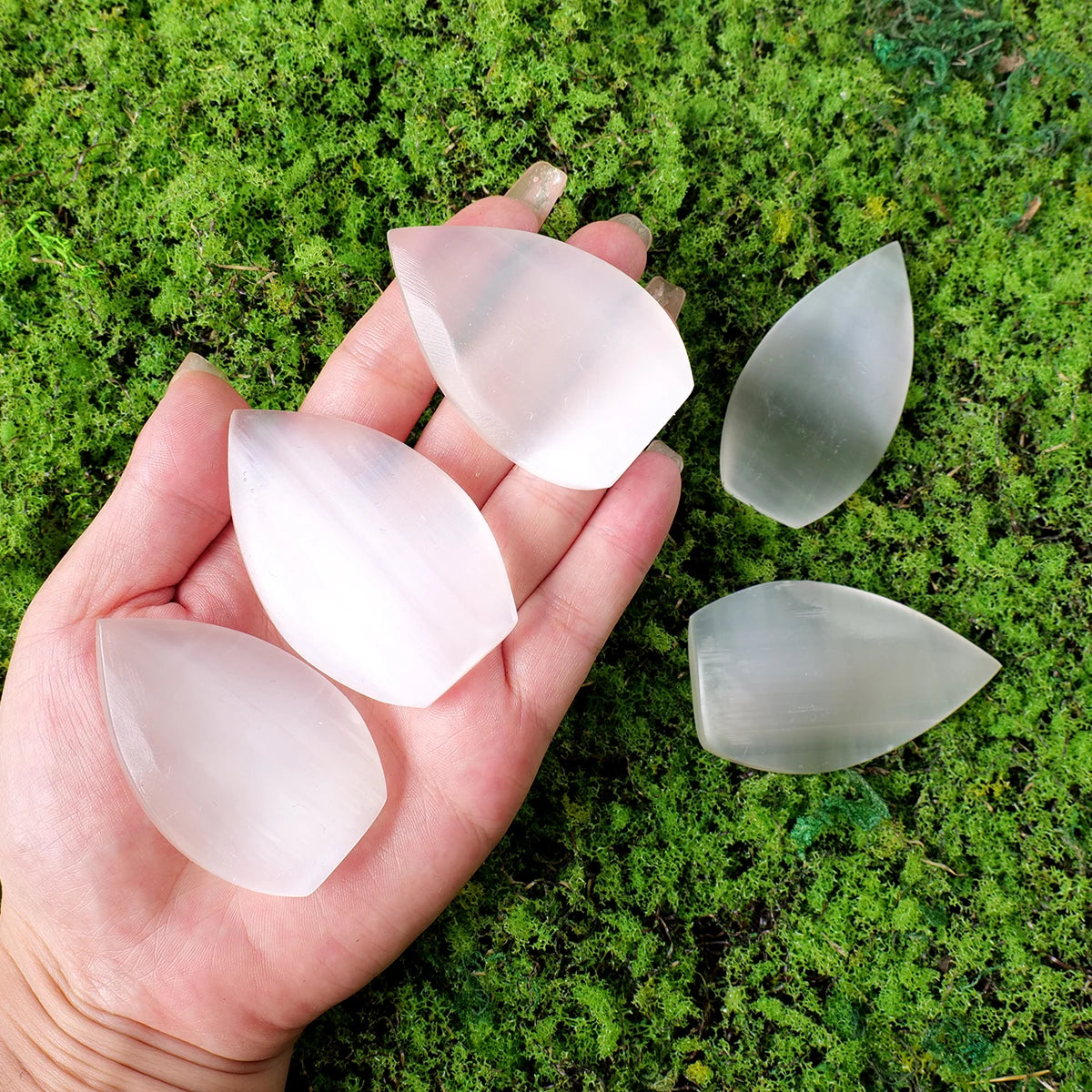 1pc Natural Stone Sculpture White Selenite Flame Shape Crafts Crystal Carving Energy Gem Home Ornament