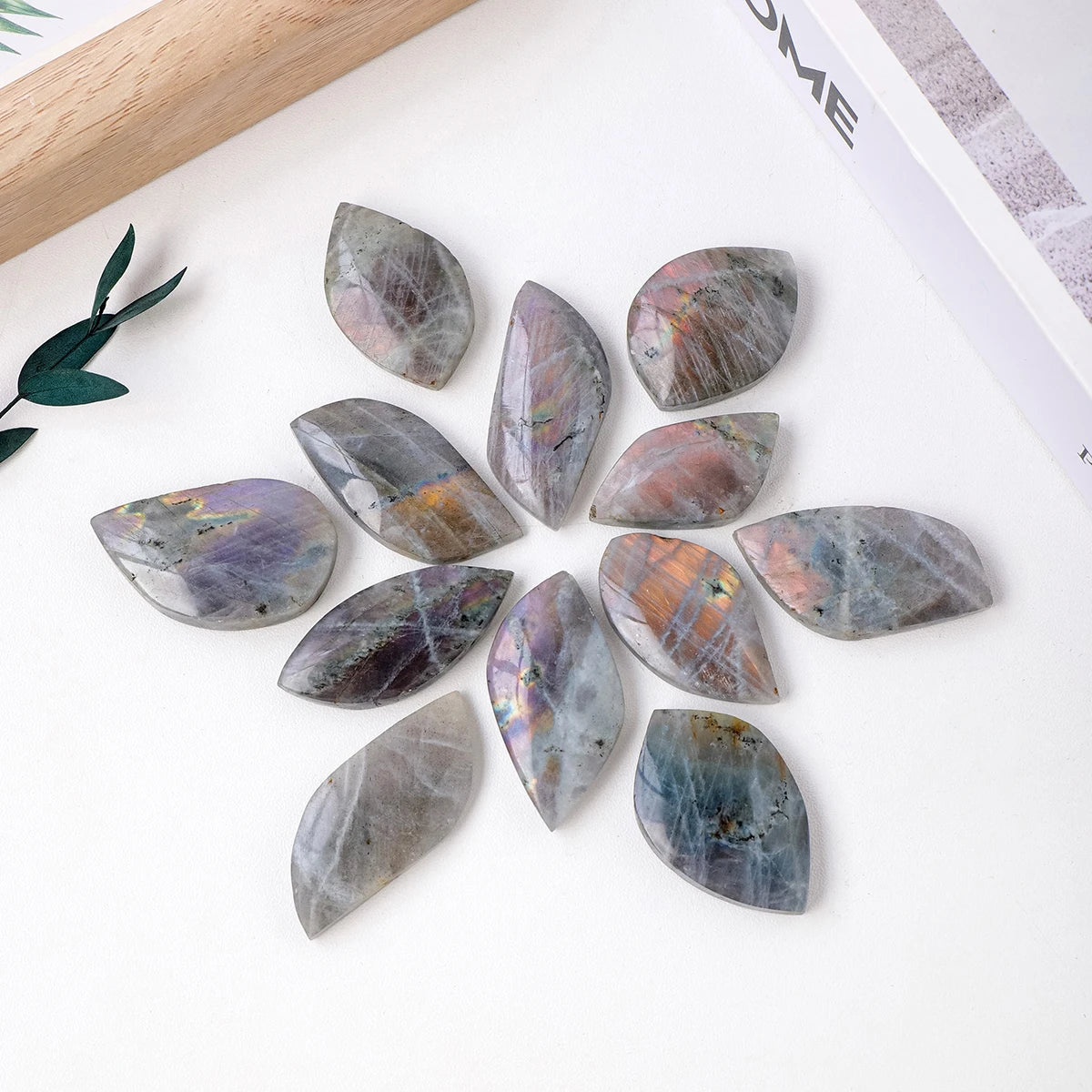 1PC Natural Moonstone Crystal Leaf Statue Purple Light Labradorite Crystal Healing Stone Home Decoration