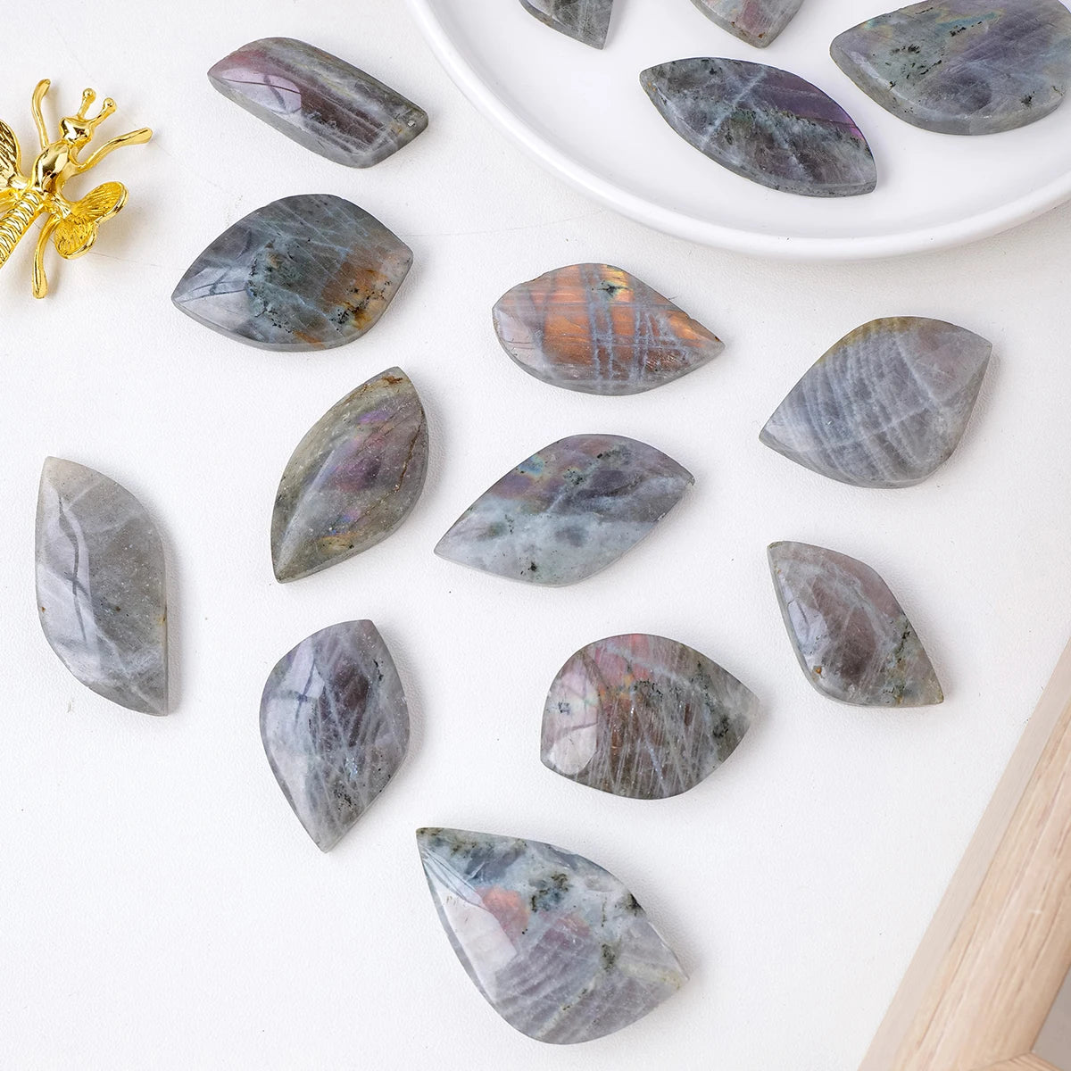 1PC Natural Moonstone Crystal Leaf Statue Purple Light Labradorite Crystal Healing Stone Home Decoration