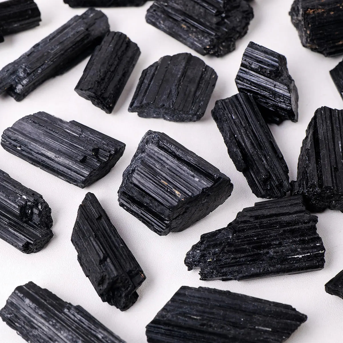 1pc Natural Black Tourmaline Jet Stones Raw Ore Irregular Crystals Divination Mineral Specimen Eliminate Magnetism